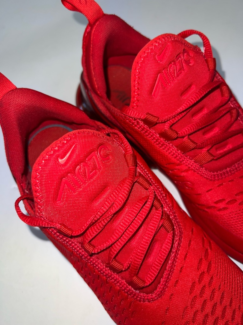 Nike Men’s Air Max 270 Triple Red Sneakers 8.5 - Picture 2 of 11